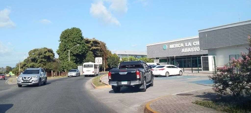 SE VENDE LOTE COMERCIAL  CHORRERA CERCA AL MERCADO  - Imagen 3