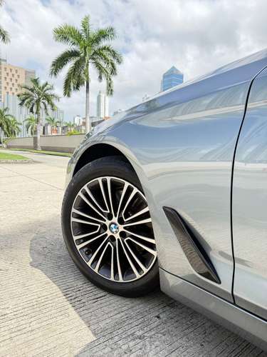 BMW 520i 2020 a solo $17,500 - Imagen 5