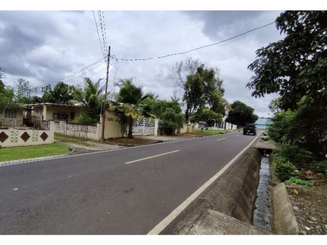 SE VENDE CASA 416 M2 EN CHORRERA MARTIN SANCHEZ  CON FACIL ACCESO