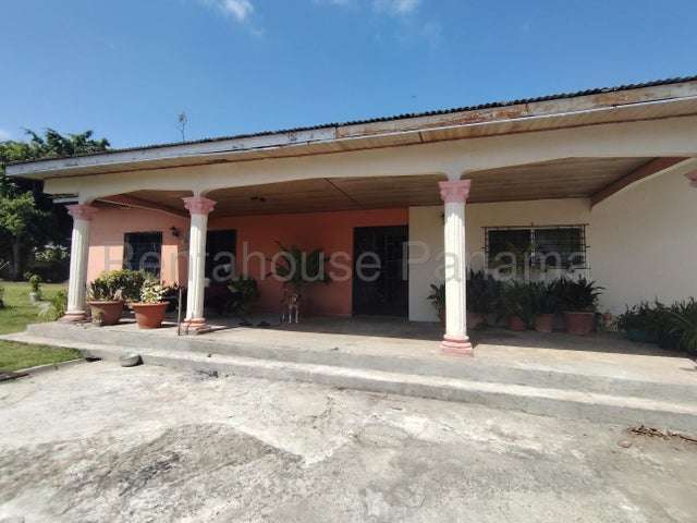 Casa de 6 dormitorios en alquiler en Barrio Colón, La Chorrera GB