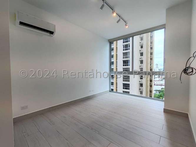 Apartamento en Venta en Obarrio 106.50 m² Piso Bajo LR