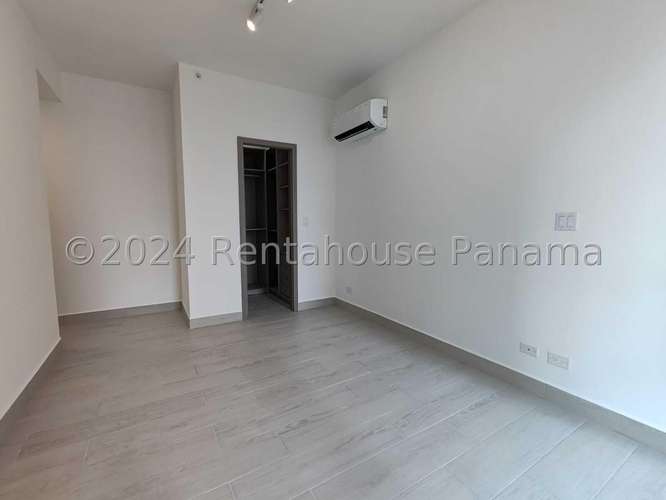 Apartamento en Venta en Obarrio 106.50 m² Piso Bajo LR