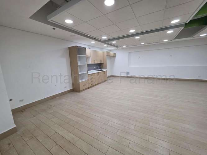 Oficina en Alquiler en Costa del Este 740 m² Piso Bajo LR
