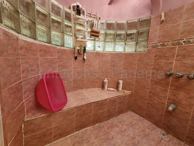 Vendo Casa de 300m2 en Colon 24-5111SRZ