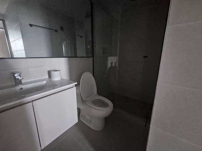 C436J SE ALQUILA AMPLIO APARTAMENTO CON LINEA BLANCA EN CONDADO DEL REY