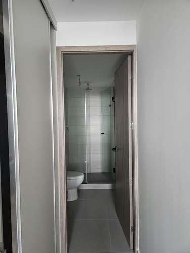 C436J SE ALQUILA AMPLIO APARTAMENTO CON LINEA BLANCA EN CONDADO DEL REY