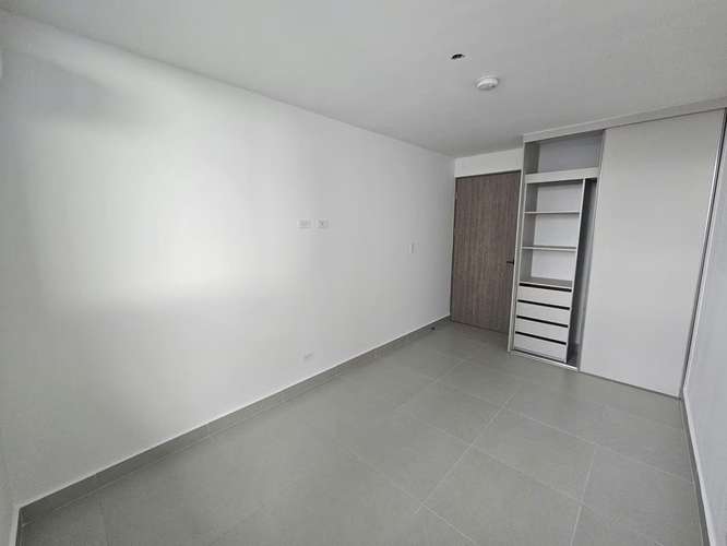 C436J SE ALQUILA AMPLIO APARTAMENTO CON LINEA BLANCA EN CONDADO DEL REY