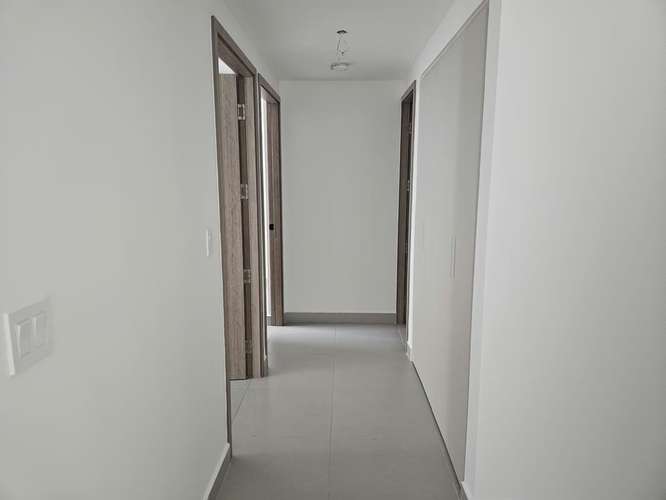 C436J SE ALQUILA AMPLIO APARTAMENTO CON LINEA BLANCA EN CONDADO DEL REY
