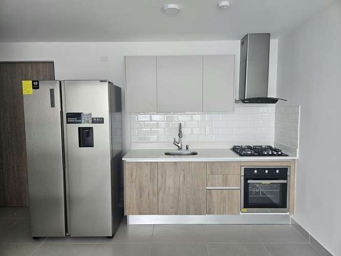 C436J SE ALQUILA AMPLIO APARTAMENTO CON LINEA BLANCA EN CONDADO DEL REY