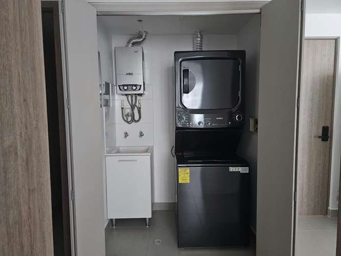 C436J SE ALQUILA AMPLIO APARTAMENTO CON LINEA BLANCA EN CONDADO DEL REY