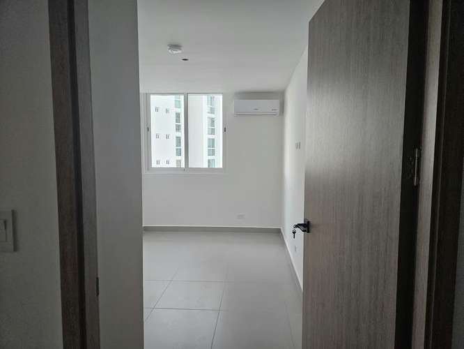 C436J SE ALQUILA AMPLIO APARTAMENTO CON LINEA BLANCA EN CONDADO DEL REY