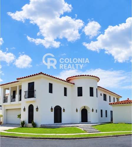 Exclusiva villa mediterránea de 5 recámaras con piscina y vista al mar en San Carlos