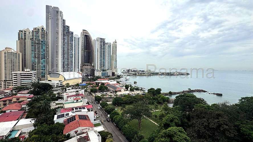 For Rent Remodeled Furnished 229 m2 Apartment · Ocean View · 3 Balconies PH Torre del Parque Paitilla - ALYC 27-297