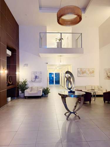 Apartamento de 2 recámaras en PH San Roque, Vía España, con piscina y balcón