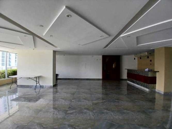 Venta de céntrico apartamento con vista a la ciudad y depósito en Victoria Royale – Hato Pintado