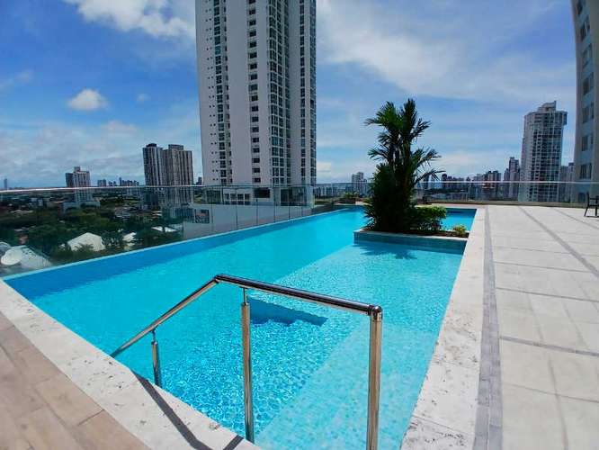 Venta de céntrico apartamento con vista a la ciudad y depósito en Victoria Royale – Hato Pintado
