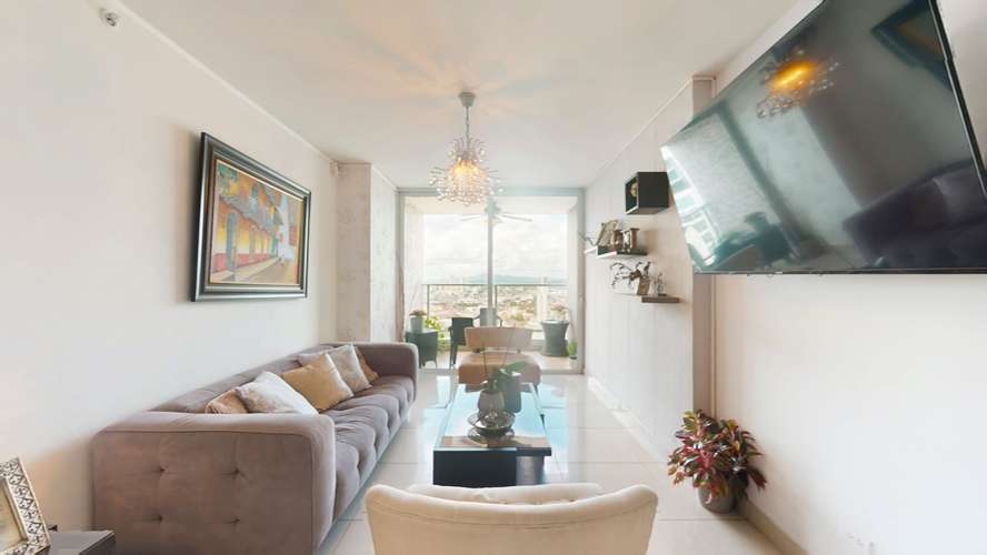 Venta de céntrico apartamento con vista a la ciudad y depósito en Victoria Royale – Hato Pintado