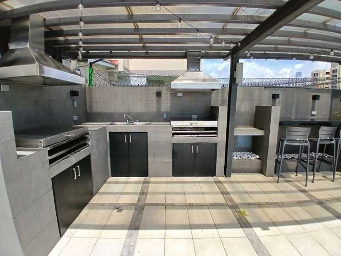 Venta de céntrico apartamento con vista a la ciudad y depósito en Victoria Royale – Hato Pintado
