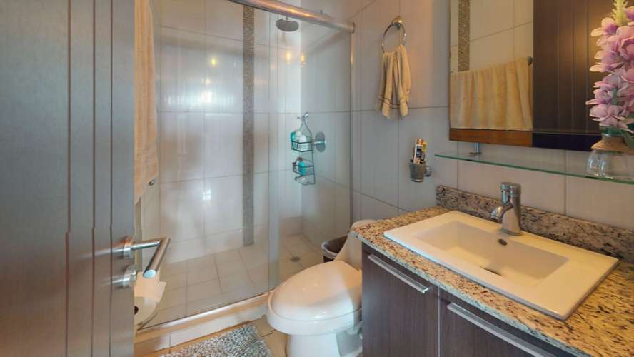 Venta de céntrico apartamento con vista a la ciudad y depósito en Victoria Royale – Hato Pintado - Imagen 13