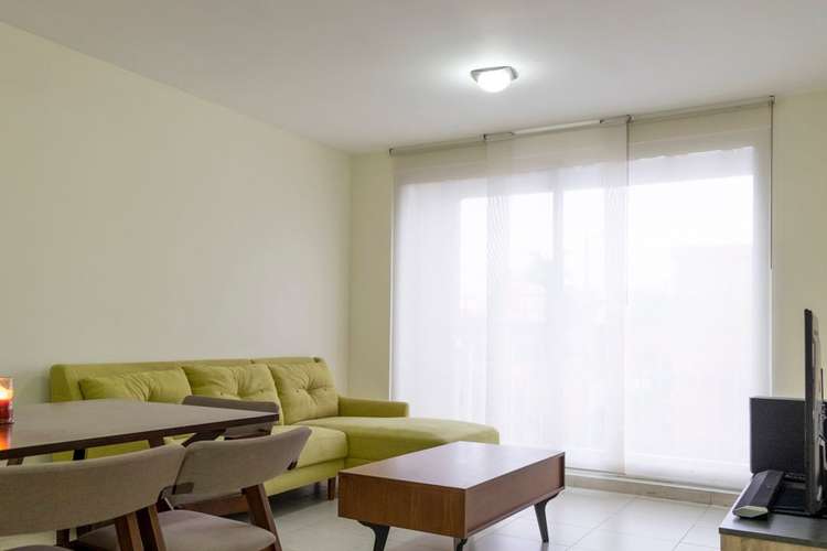 Se alquila apartamento en Torres de Versalles - Imagen 2