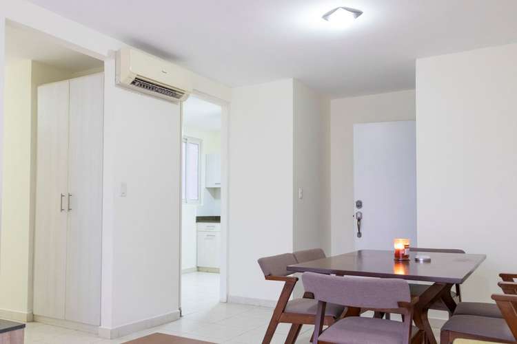 Se alquila apartamento en Torres de Versalles - Imagen 3