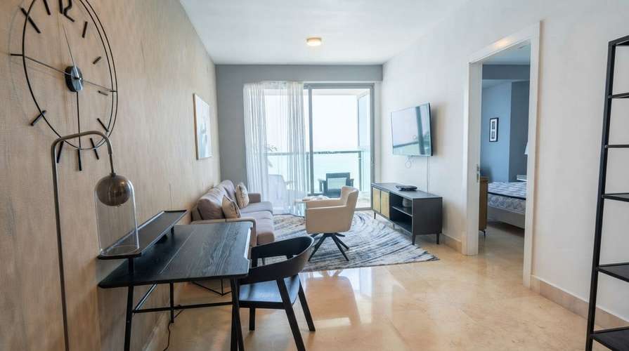! Avenida Balboa I 1 Rec I Amoblado I con balcon y vista al mar  - Imagen 3
