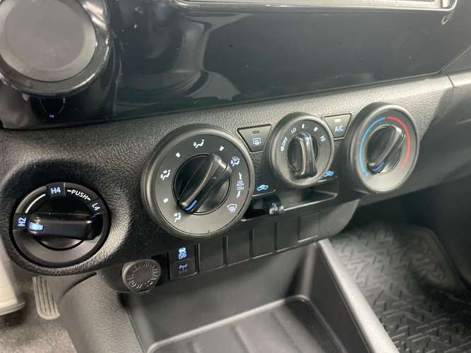 TOYOTA HILUX - 2024 - PPHX - Automarket - Imagen 9