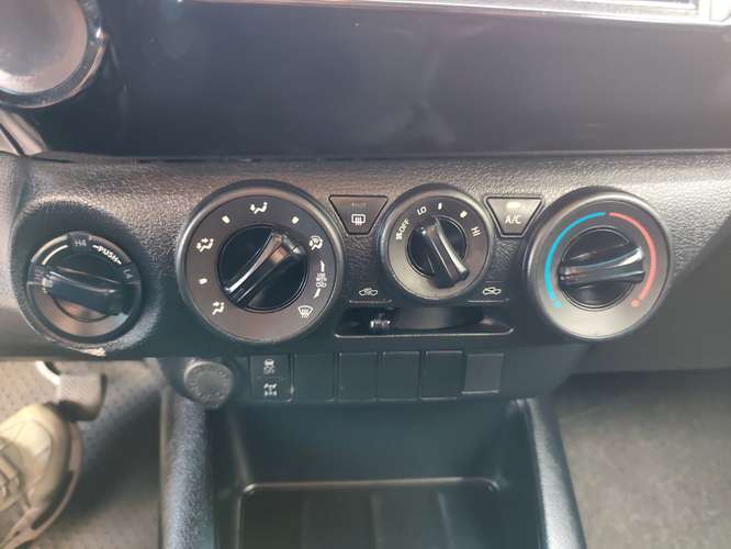 TOYOTA HILUX - 2025 - PPHX - Automarket - Imagen 9