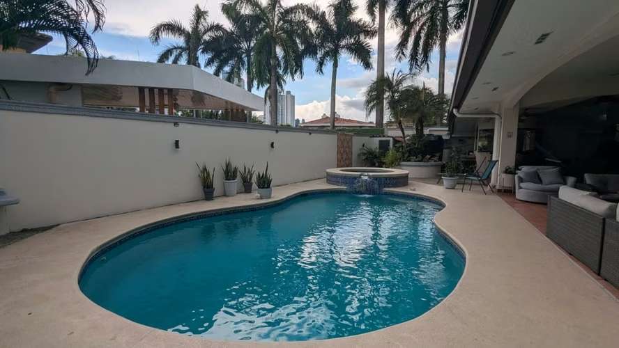 VENTA CASA EN COSTA DEL ESTE