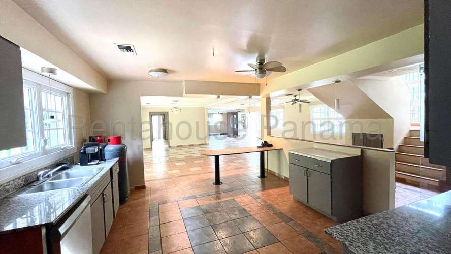 Alquiler de Casa con Amplio Jardin en Clayton 27*3163Mfk - Imagen 3