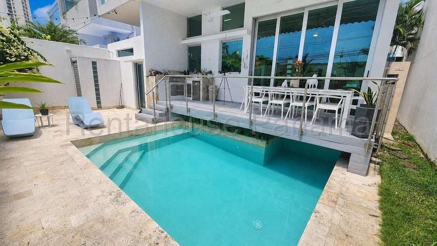 Venta del casa en Bianco Loft, Altos del Golf IH27-960