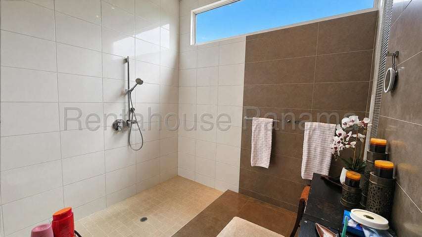 Venta del casa en Bianco Loft, Altos del Golf IH27-960