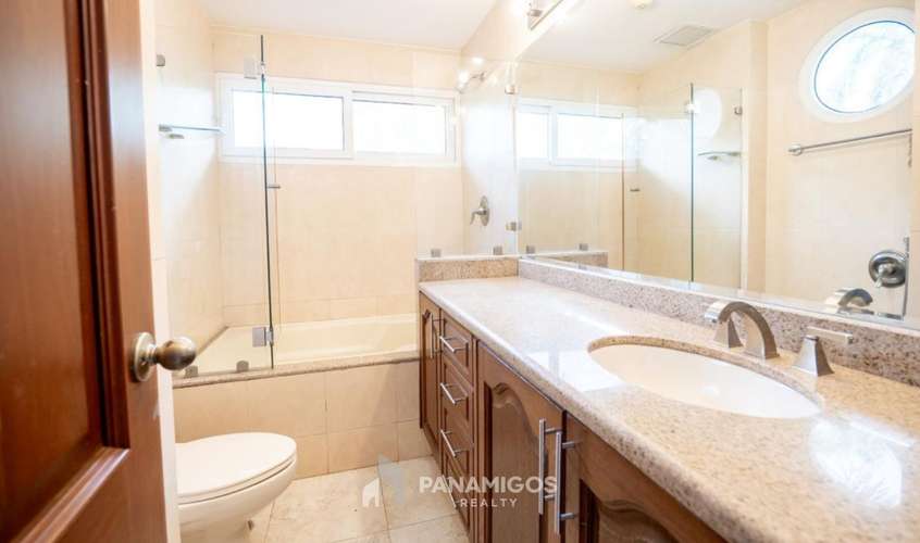 Villa en venta en Tucán Country Club - Panamá