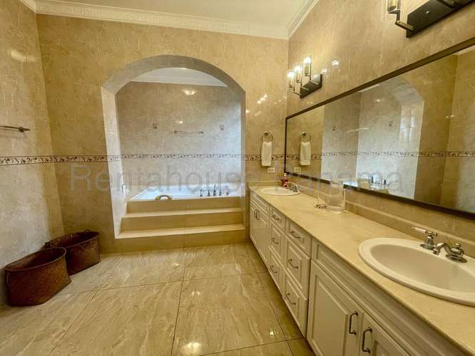 Alquiler de Casa en Costa del Este con acabados de lujo 27*3240Mfk
