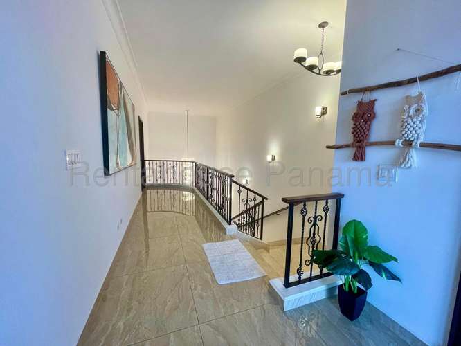 Alquiler de Casa en Costa del Este con acabados de lujo 27*3240Mfk