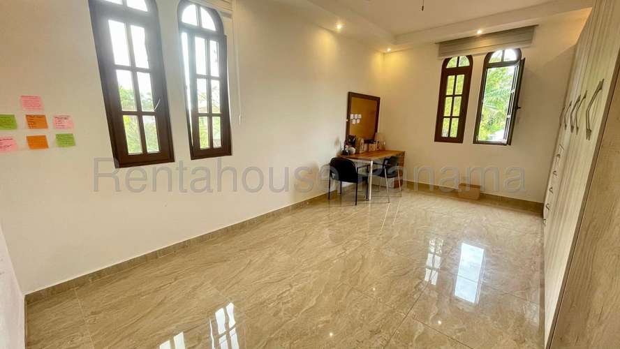 Alquiler de Casa en Costa del Este con acabados de lujo 27*3240Mfk