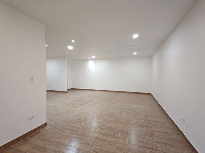 ALQUILER DE LOCAL DE 76M² EN PAITILLA, PLAZA BAL HARBOUR - Imagen 2