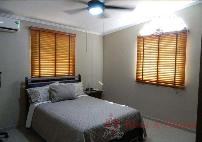 Alquiler de casa amoblada en Paraiso ELP26-8722