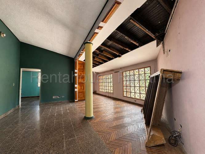 Casa de 6 dormitorios en Parque Lefevre, en venta (con piscina y jardín) / Cod. 27-2041 AGPM