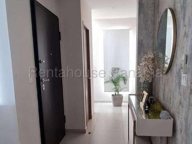 Venta de Casa de Dos Niveles en Costa Sur 27*3216Mfk