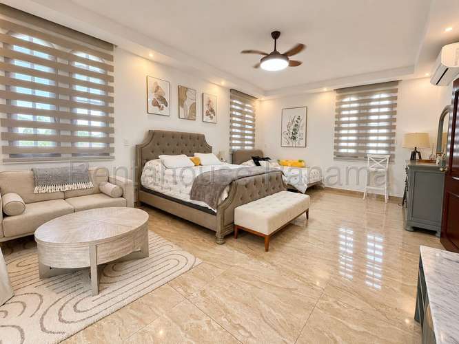 Casa en Alquiler en Costa del Este 27LDC3240