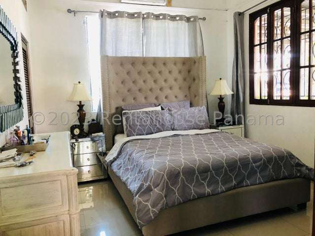 Venta de Casa con Multiples espacios en Carrasquilla Via Porras 25LGG2936