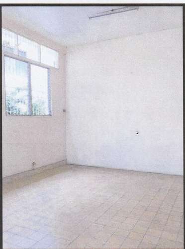 Edificio comercial de 1000 m² en Ciudad de Panamá: ideal para bodega o local, con 25 estacionamientos