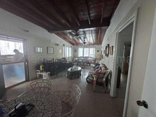 Venta de Casa en El Carmen, Ampia y Versatil 26LGG7355
