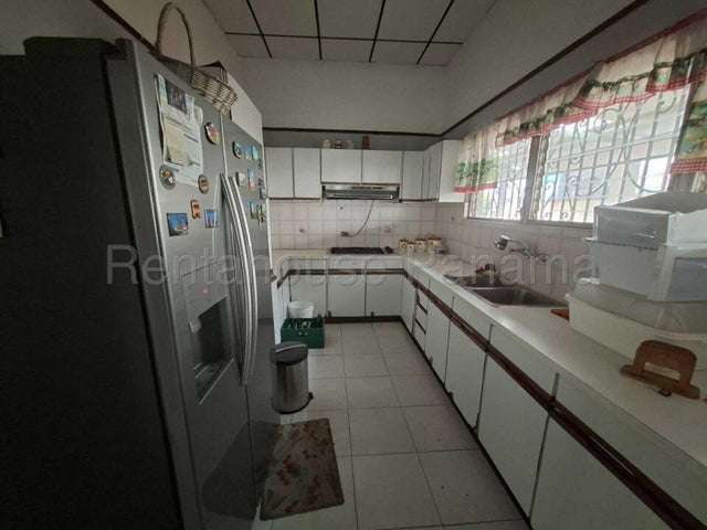 Venta de Casa en El Carmen, Ampia y Versatil 26LGG7355