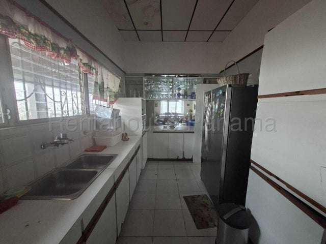 Venta de Casa en El Carmen, Ampia y Versatil 26LGG7355