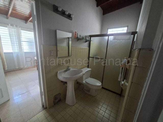 Venta de Casa en El Carmen, Ampia y Versatil 26LGG7355
