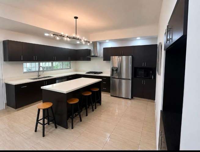 Casa moderna de 4 dormitorios en Albrook, Ancón, con amplios espacios y terreno grande - Imagen 9