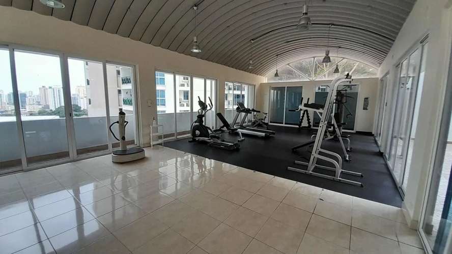 Alquilo apto. en Edison Park, apartamento impecable con 2 recamaras 2 baños full amueblado.
