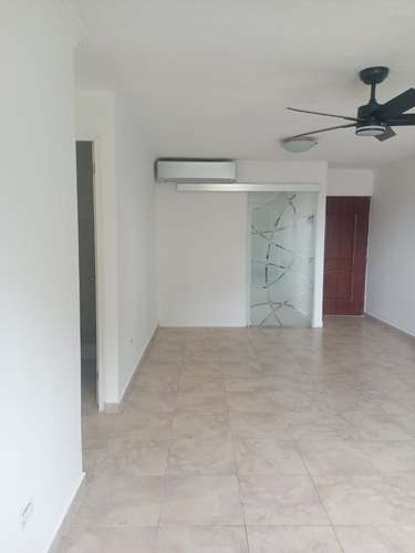 Area residencial con garita de seguridad y con acceso a comercios y estacion del metro.
